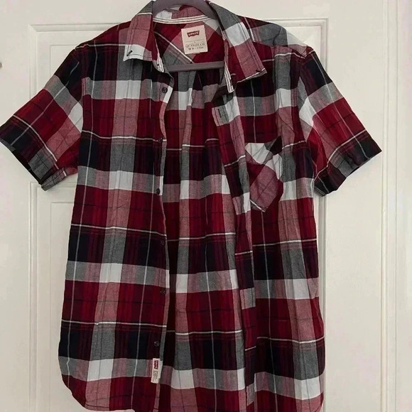 Levi’s Button Down Short Sleeved Shirt - Picture 1 of 6